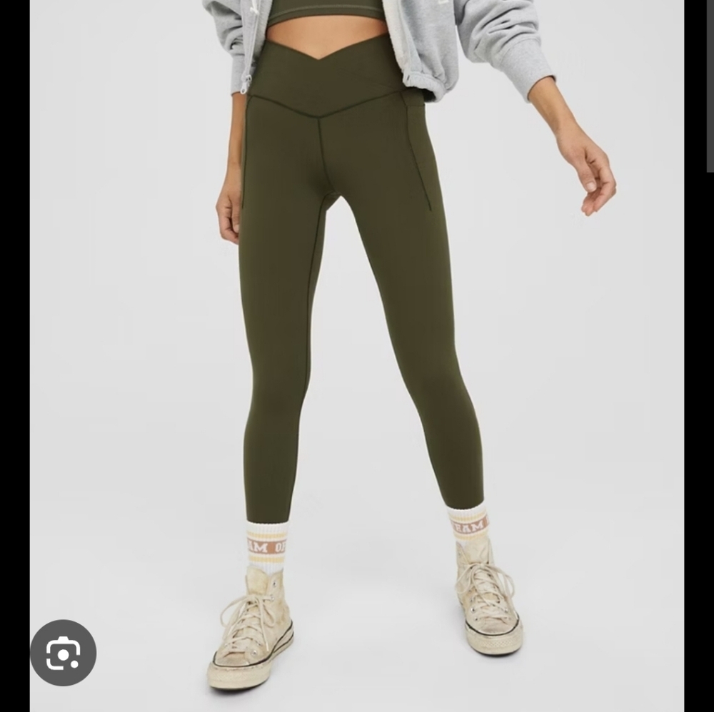OFFLINE By Aerie Real Me XTRA Crossover High Waisted Pocket Legging